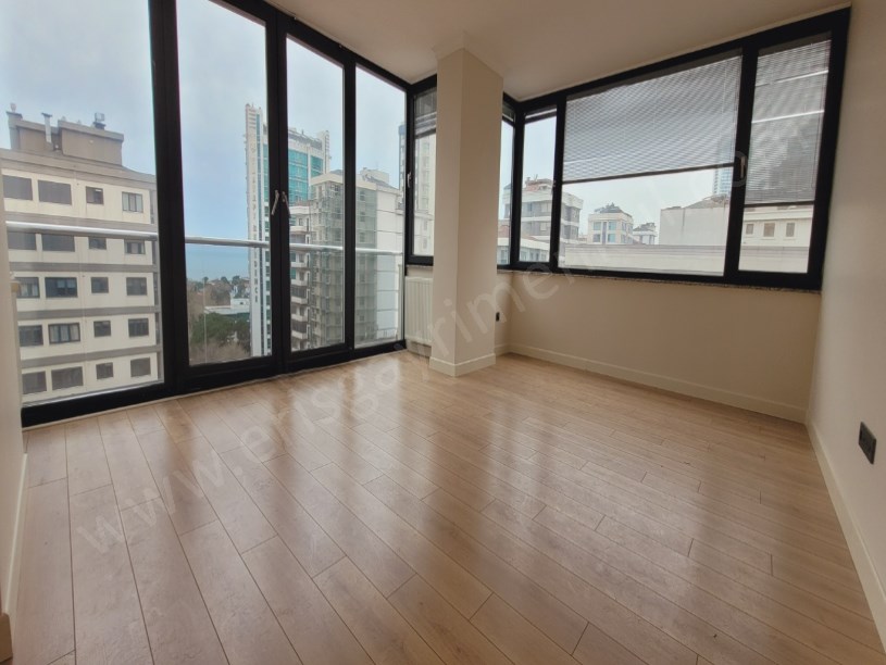 BAĞDAT CADDESİNE ÇOK YAKIN DENİZ MANZARALI NET 80M2 2+1