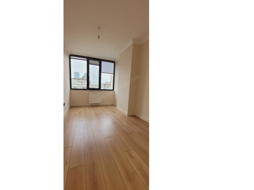 BAĞDAT CADDESİNE ÇOK YAKIN DENİZ MANZARALI NET 80M2 2+1