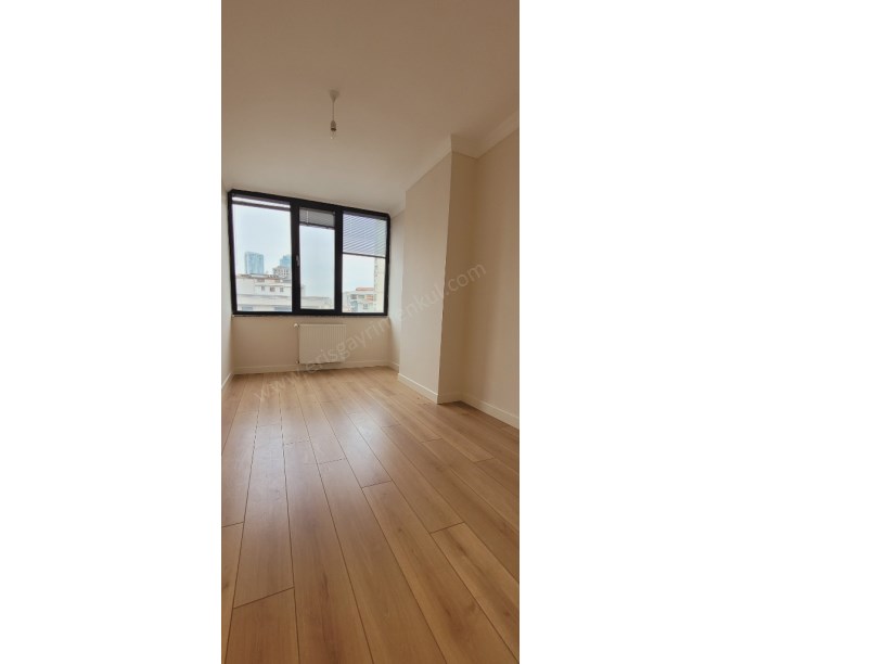 BAĞDAT CADDESİNE ÇOK YAKIN DENİZ MANZARALI NET 80M2 2+1