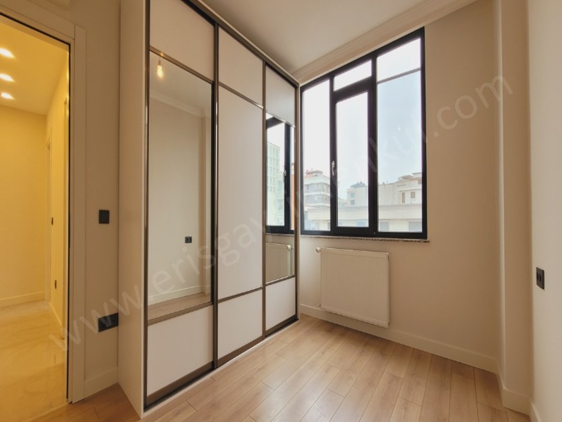 BAĞDAT CADDESİNE ÇOK YAKIN DENİZ MANZARALI NET 80M2 2+1