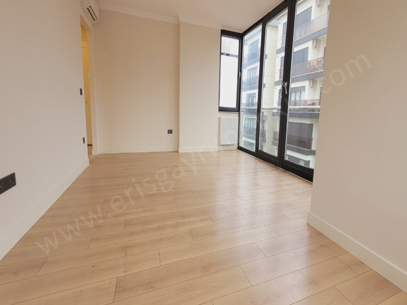 BAĞDAT CADDESİNE ÇOK YAKIN DENİZ MANZARALI NET 80M2 2+1