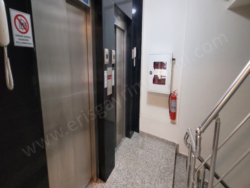 BAĞDAT CADDESİNE ÇOK YAKIN DENİZ MANZARALI NET 80M2 2+1