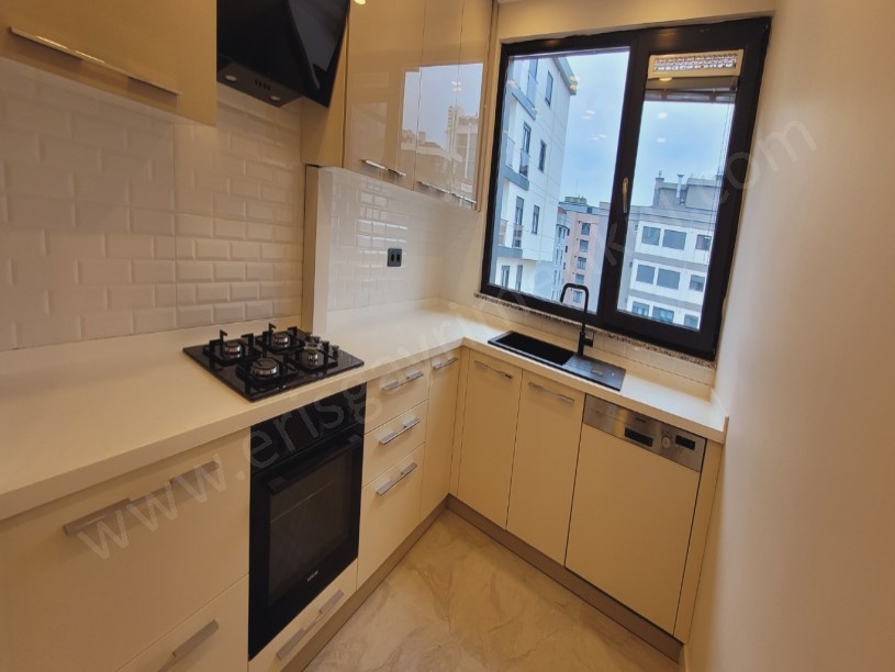 BAĞDAT CADDESİNE ÇOK YAKIN DENİZ MANZARALI NET 80M2 2+1