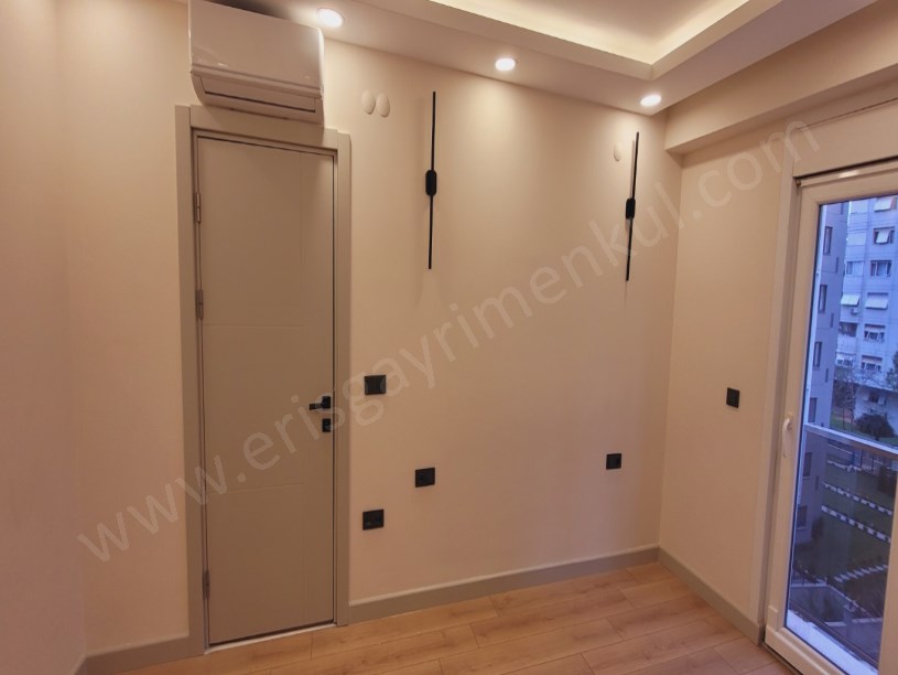 724 GÜVENLİKLİ SİTEDE SPOR SALONLU HAVUZLU 2+1 NET 85M2