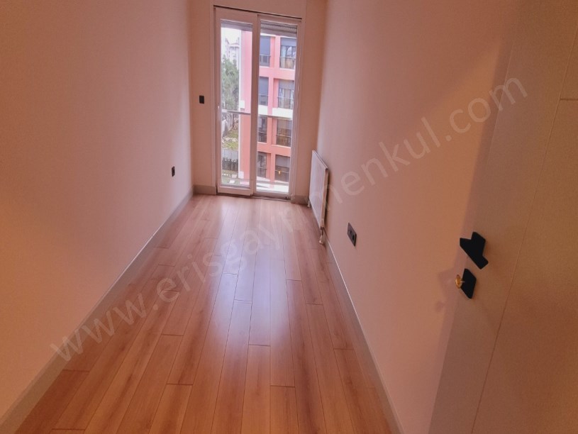 724 GÜVENLİKLİ SİTEDE SPOR SALONLU HAVUZLU 2+1 NET 85M2