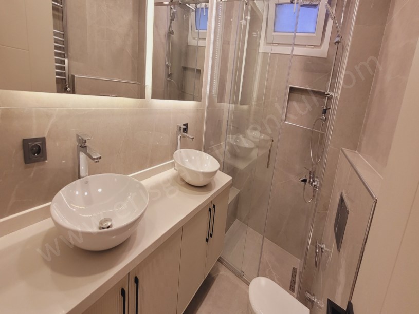 724 GÜVENLİKLİ SİTEDE SPOR SALONLU HAVUZLU 2+1 NET 85M2