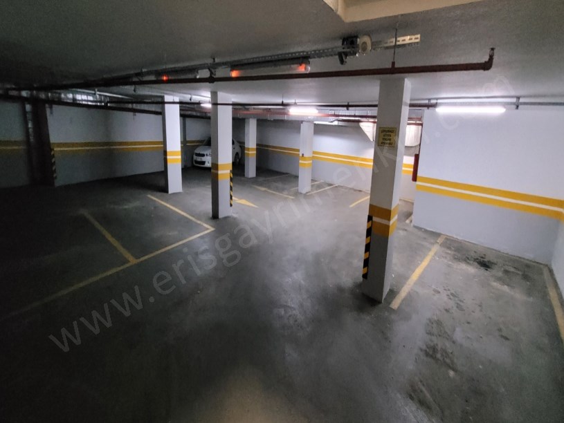 724 GÜVENLİKLİ SİTEDE SPOR SALONLU HAVUZLU 2+1 NET 85M2