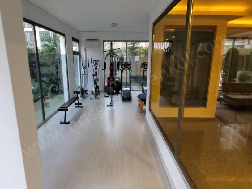 724 GÜVENLİKLİ SİTEDE SPOR SALONLU HAVUZLU 2+1 NET 85M2