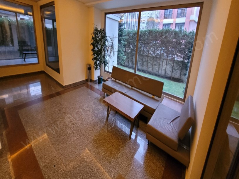 724 GÜVENLİKLİ SİTEDE SPOR SALONLU HAVUZLU 2+1 NET 85M2