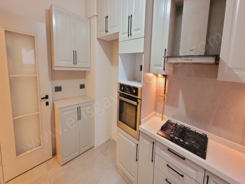 724 GÜVENLİKLİ SİTEDE SPOR SALONLU HAVUZLU 2+1 NET 85M2