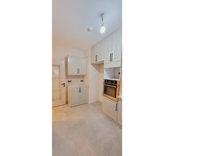 724 GÜVENLİKLİ SİTEDE SPOR SALONLU HAVUZLU 2+1 NET 85M2