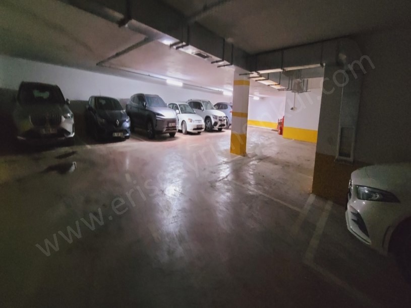 ERİŞ EMLAKTAN KOZYATAĞINDA MİNİBÜS YOLUNA YAKIN 2+1 YENİ BİNA