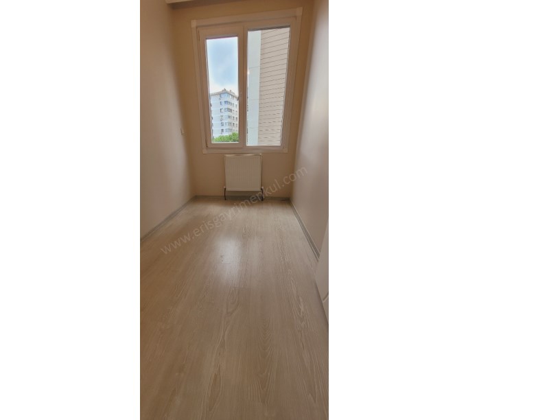 ERİŞ EMLAKTAN KOZYATAĞINDA MİNİBÜS YOLUNA YAKIN 2+1 YENİ BİNA