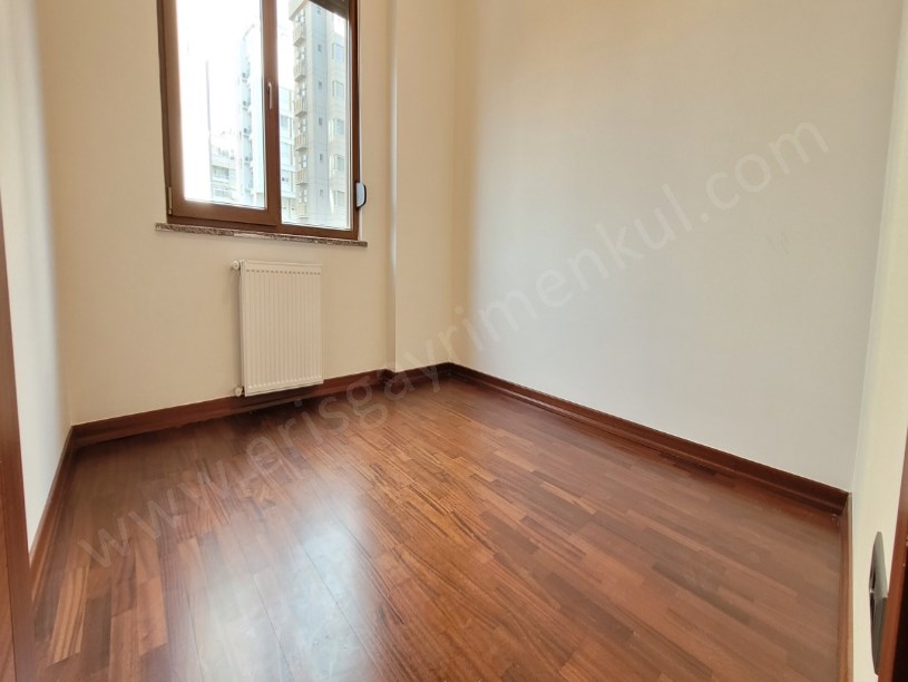 ÖZGÜRLÜK PARKININ HEMEN YANINDA SAHİLE YAKIN NET 90M2 2+1