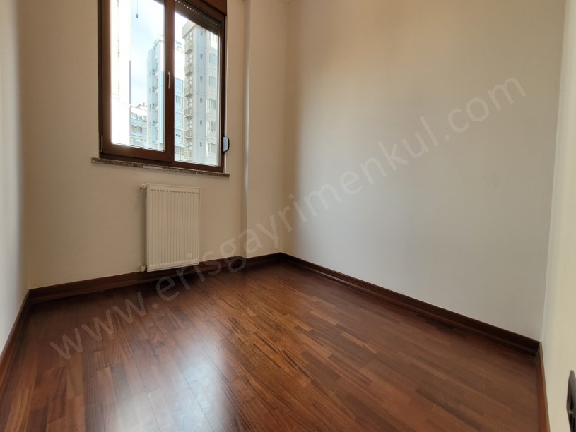 ÖZGÜRLÜK PARKININ HEMEN YANINDA SAHİLE YAKIN NET 90M2 2+1