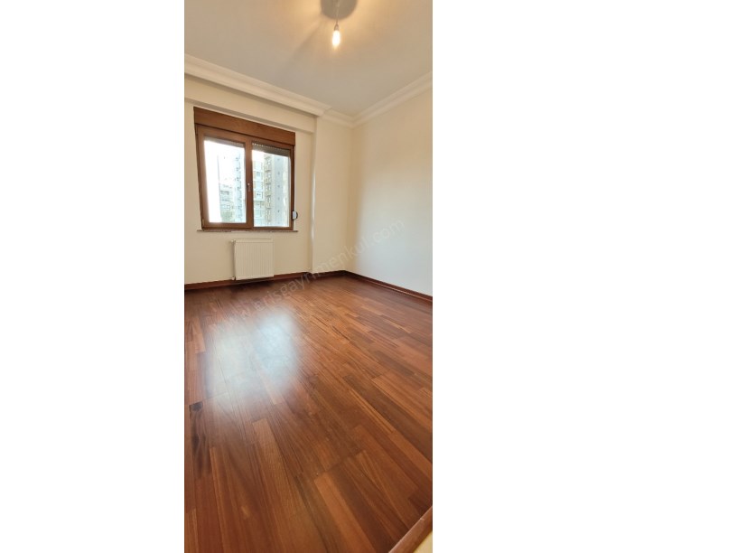 ÖZGÜRLÜK PARKININ HEMEN YANINDA SAHİLE YAKIN NET 90M2 2+1