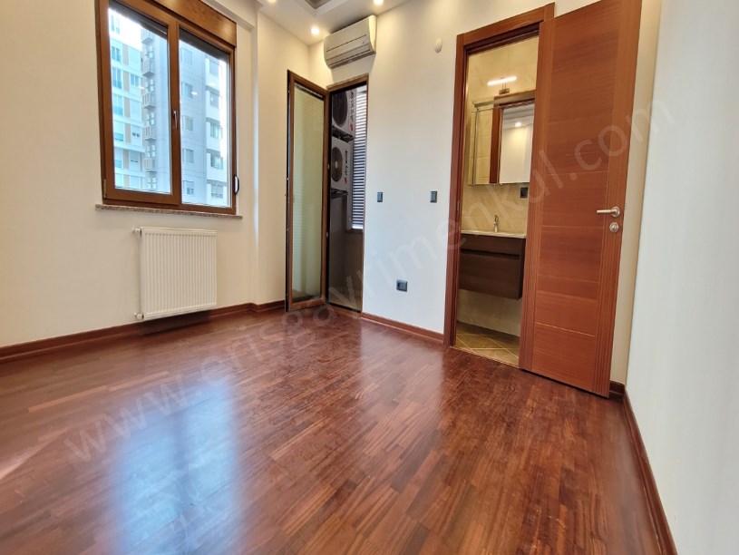 ÖZGÜRLÜK PARKININ HEMEN YANINDA SAHİLE YAKIN NET 90M2 2+1