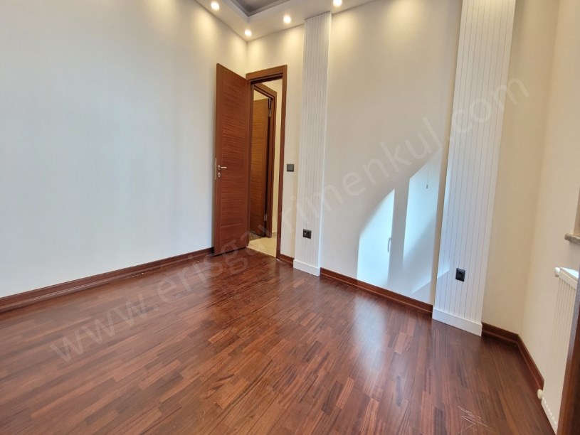 ÖZGÜRLÜK PARKININ HEMEN YANINDA SAHİLE YAKIN NET 90M2 2+1