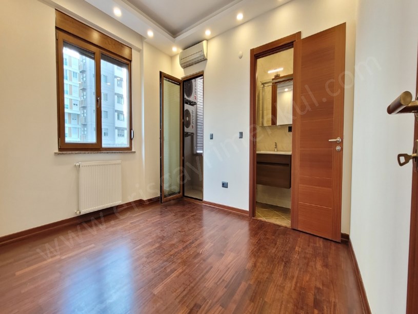 ÖZGÜRLÜK PARKININ HEMEN YANINDA SAHİLE YAKIN NET 90M2 2+1