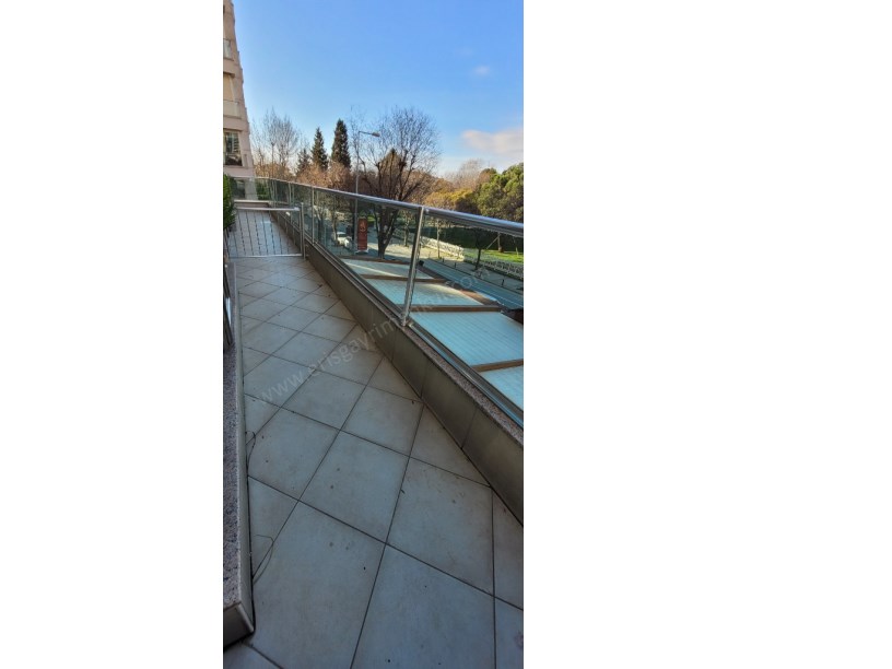 ÖZGÜRLÜK PARKININ HEMEN YANINDA SAHİLE YAKIN NET 90M2 2+1