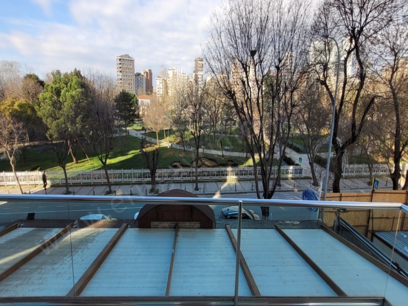 ÖZGÜRLÜK PARKININ HEMEN YANINDA SAHİLE YAKIN NET 90M2 2+1