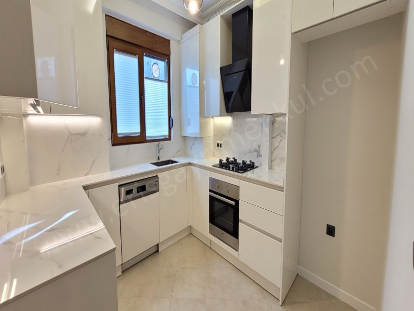 ÖZGÜRLÜK PARKININ HEMEN YANINDA SAHİLE YAKIN NET 90M2 2+1