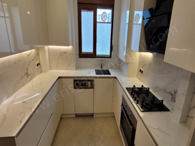 ÖZGÜRLÜK PARKININ HEMEN YANINDA SAHİLE YAKIN NET 90M2 2+1