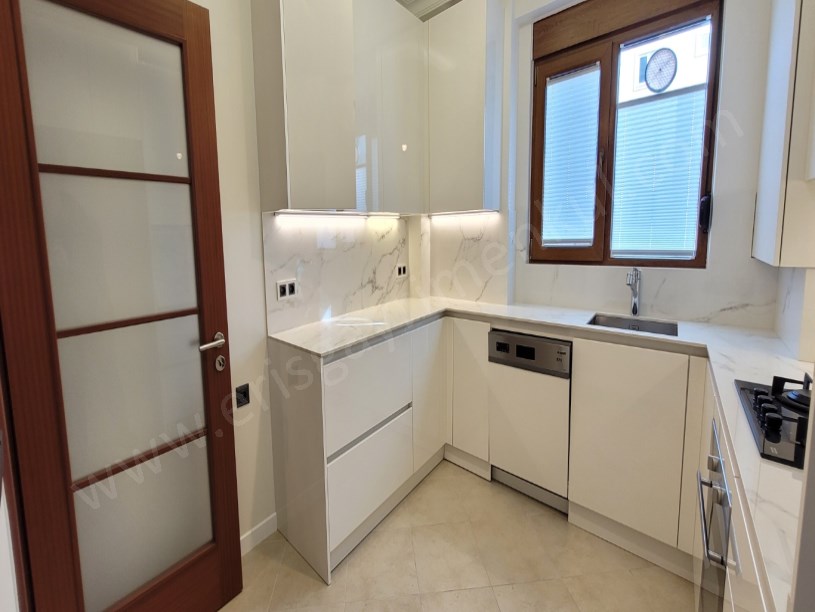 ÖZGÜRLÜK PARKININ HEMEN YANINDA SAHİLE YAKIN NET 90M2 2+1