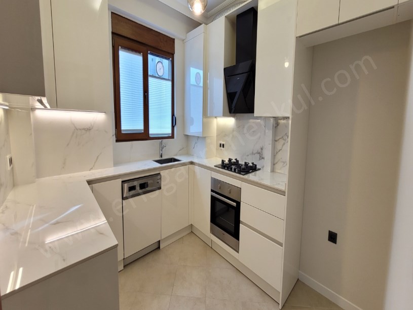 ÖZGÜRLÜK PARKININ HEMEN YANINDA SAHİLE YAKIN NET 90M2 2+1