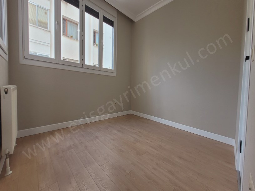 ERİŞ EMLAKTAN BOSTANCI ÇARŞIDA NET 110M2 3+1 YENİBİNADA BALKONLU