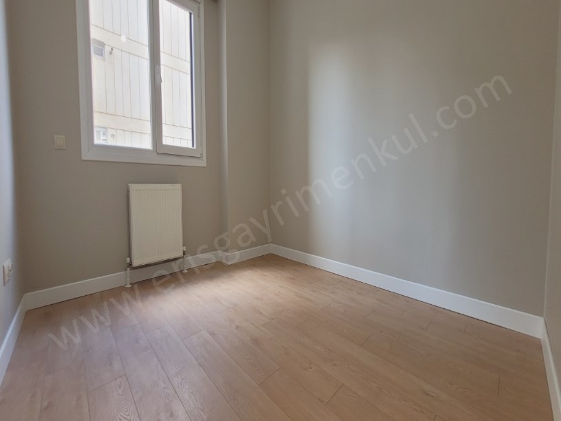 ERİŞ EMLAKTAN BOSTANCI ÇARŞIDA NET 110M2 3+1 YENİBİNADA BALKONLU