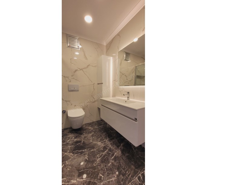 ERİŞ EMLAKTAN BOSTANCI ÇARŞIDA NET 110M2 3+1 YENİBİNADA BALKONLU