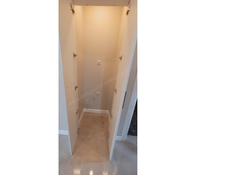 ERİŞ EMLAKTAN BOSTANCI ÇARŞIDA NET 110M2 3+1 YENİBİNADA BALKONLU