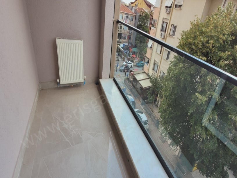ERİŞ EMLAKTAN BOSTANCI ÇARŞIDA NET 110M2 3+1 YENİBİNADA BALKONLU