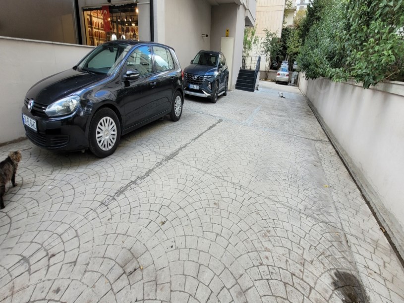 ERİŞ EMLAKTAN BOSTANCI ÇARŞIDA NET 110M2 3+1 YENİBİNADA BALKONLU