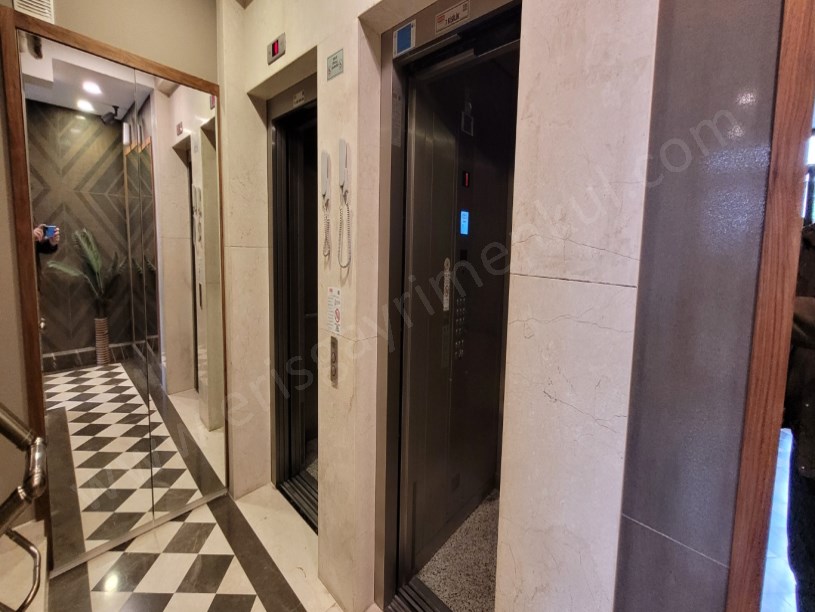 ERİŞ EMLAKTAN BOSTANCI ÇARŞIDA NET 110M2 3+1 YENİBİNADA BALKONLU