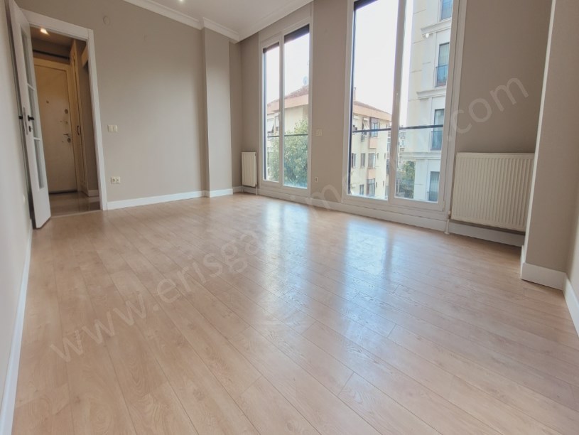 ERİŞ EMLAKTAN BOSTANCI ÇARŞIDA NET 110M2 3+1 YENİBİNADA BALKONLU