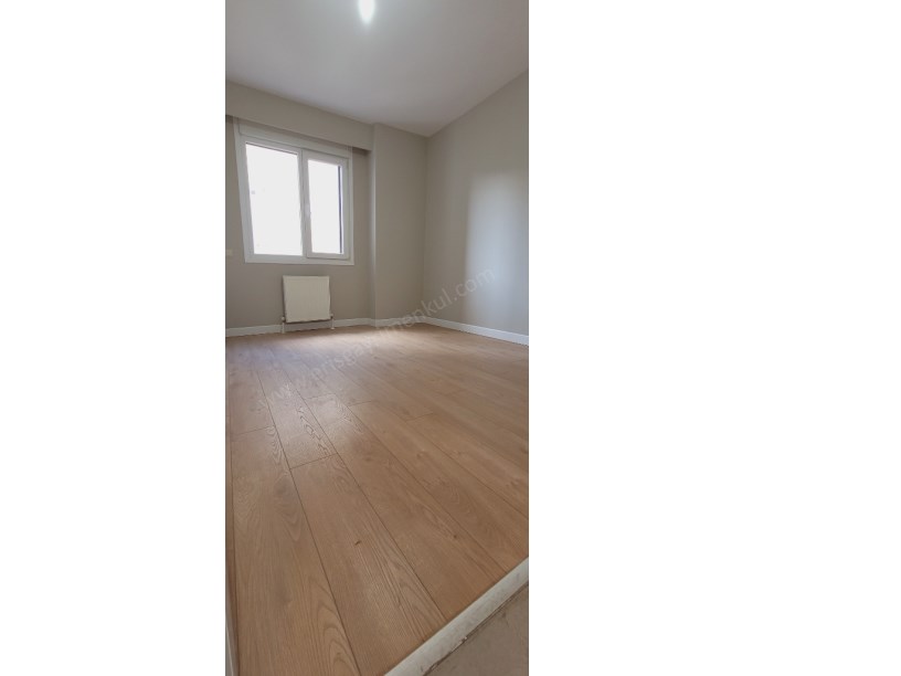 ERİŞ EMLAKTAN BOSTANCI ÇARŞIDA NET 110M2 3+1 YENİBİNADA BALKONLU