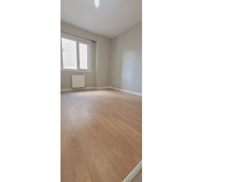 ERİŞ EMLAKTAN BOSTANCI ÇARŞIDA NET 110M2 3+1 YENİBİNADA BALKONLU