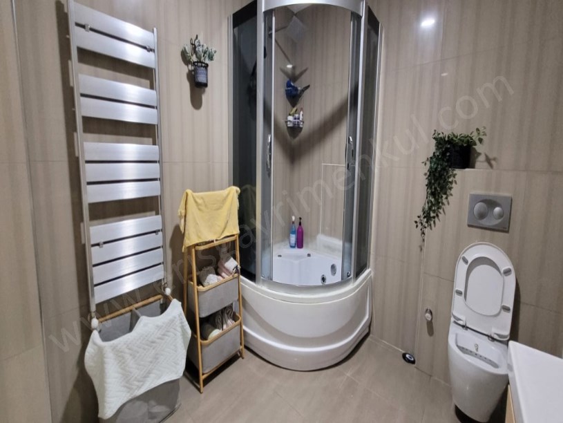 ÜMRANİYE DE NET 150M2 3+1 SİTE ÖZELLİKLİ