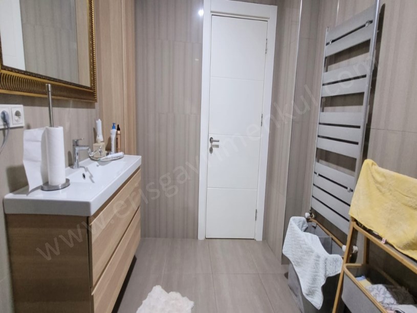 ÜMRANİYE DE NET 150M2 3+1 SİTE ÖZELLİKLİ