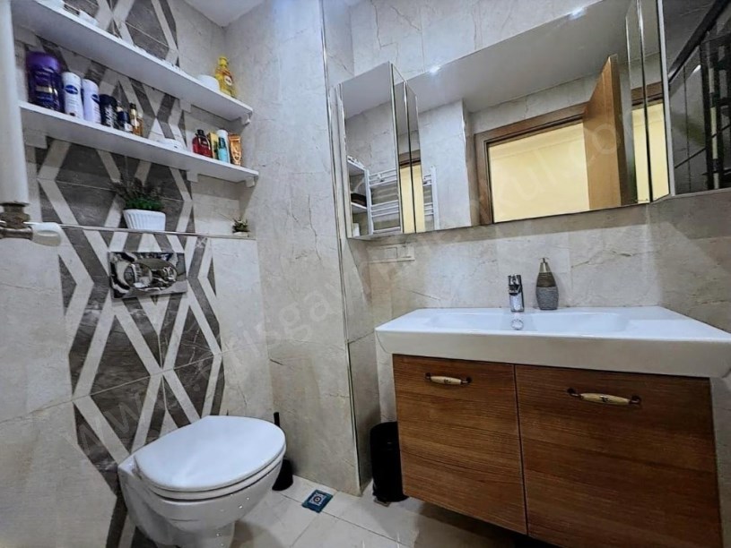 Boş... Kozyatağında 5.Yıllık Binada Boş Satılık 2+1 Balkonlu İskanlı