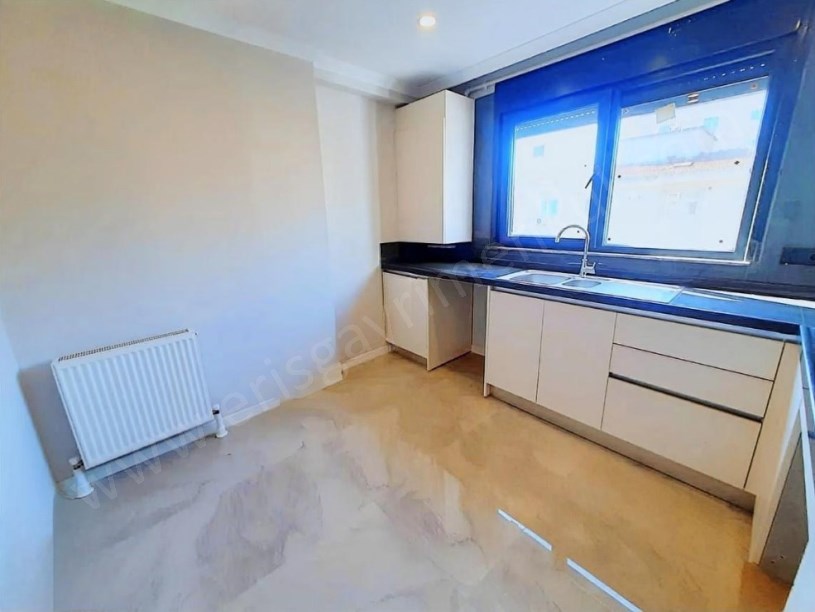 İSTANBUL KADIKÖY GÖZTEPE , MİNİBÜS CD. SIFIR,BALKON,EBEVEYN BANYOLU,130M2,3+1