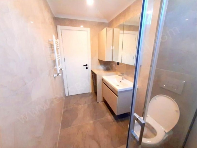 İSTANBUL KADIKÖY GÖZTEPE , MİNİBÜS CD. SIFIR,BALKON,EBEVEYN BANYOLU,130M2,3+1