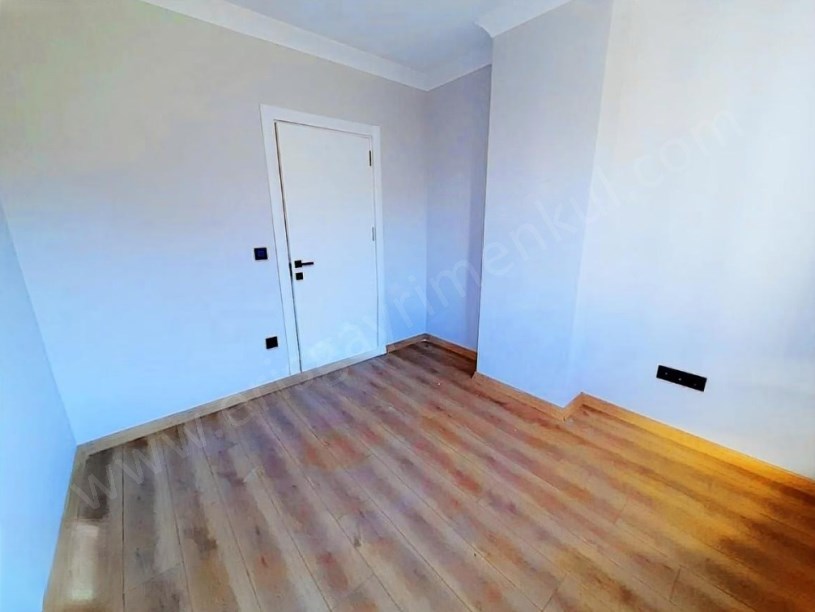 İSTANBUL KADIKÖY GÖZTEPE , MİNİBÜS CD. SIFIR,BALKON,EBEVEYN BANYOLU,130M2,3+1