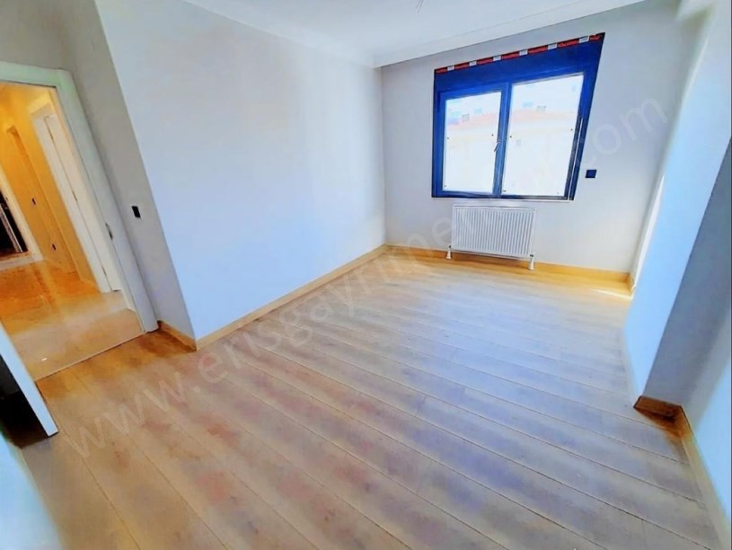 İSTANBUL KADIKÖY GÖZTEPE , MİNİBÜS CD. SIFIR,BALKON,EBEVEYN BANYOLU,130M2,3+1