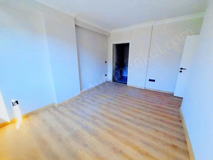 İSTANBUL KADIKÖY GÖZTEPE , MİNİBÜS CD. SIFIR,BALKON,EBEVEYN BANYOLU,130M2,3+1