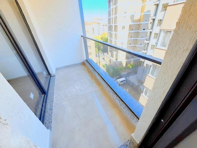 İSTANBUL KADIKÖY GÖZTEPE , MİNİBÜS CD. SIFIR,BALKON,EBEVEYN BANYOLU,130M2,3+1