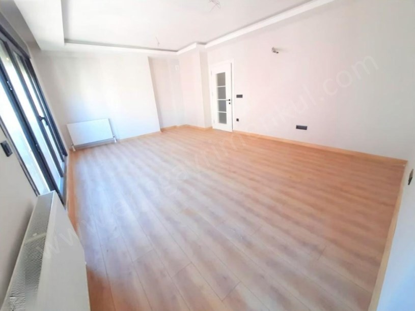 İSTANBUL KADIKÖY GÖZTEPE , MİNİBÜS CD. SIFIR,BALKON,EBEVEYN BANYOLU,130M2,3+1