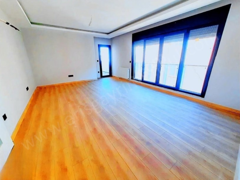 İSTANBUL KADIKÖY GÖZTEPE , MİNİBÜS CD. SIFIR,BALKON,EBEVEYN BANYOLU,130M2,3+1